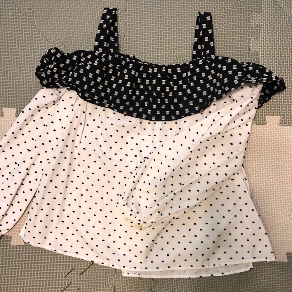 LOFT off shoulder top!